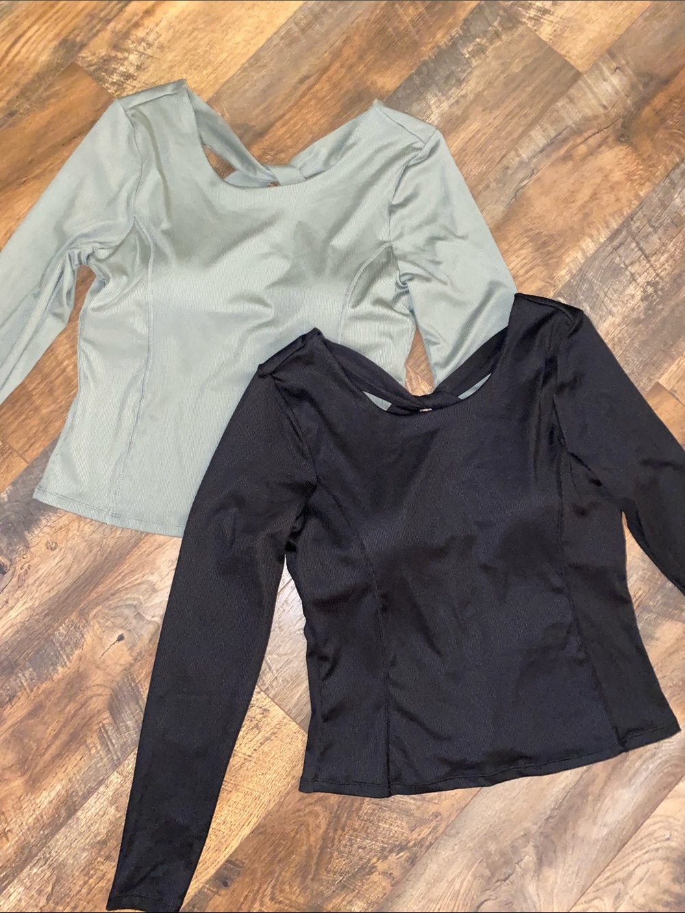 Women’s Long Sleeve Built-in Bra Scoop Neck Gym Top - Black and Sage Set